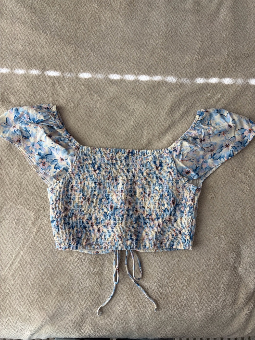 American Eagle Outfitters Light Blue Floral Ruched Crop Top - Picture 5 of 5